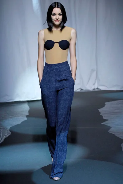 Look 16